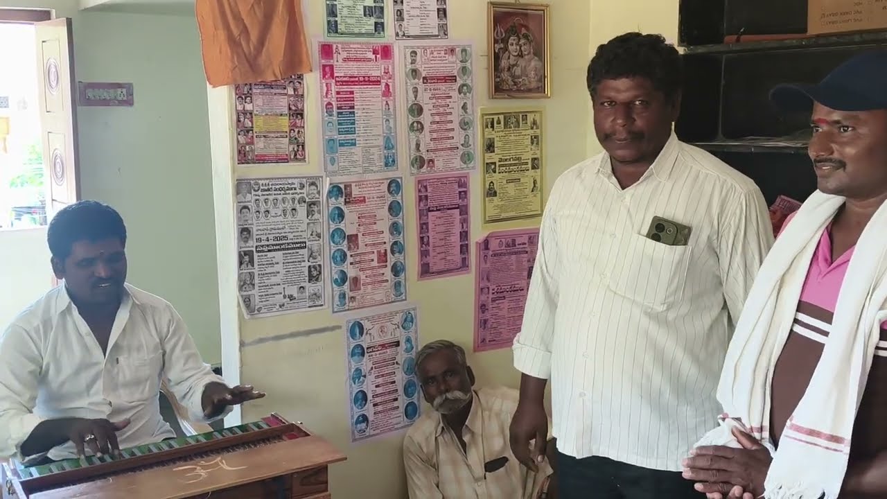 ఒకే పద్యాని ఇద్దరి నోట పాడినావారు బజారినాయుడు గిరినాయుడు ఎలా ఉందో కామెంట్ చేయండి 9704092136