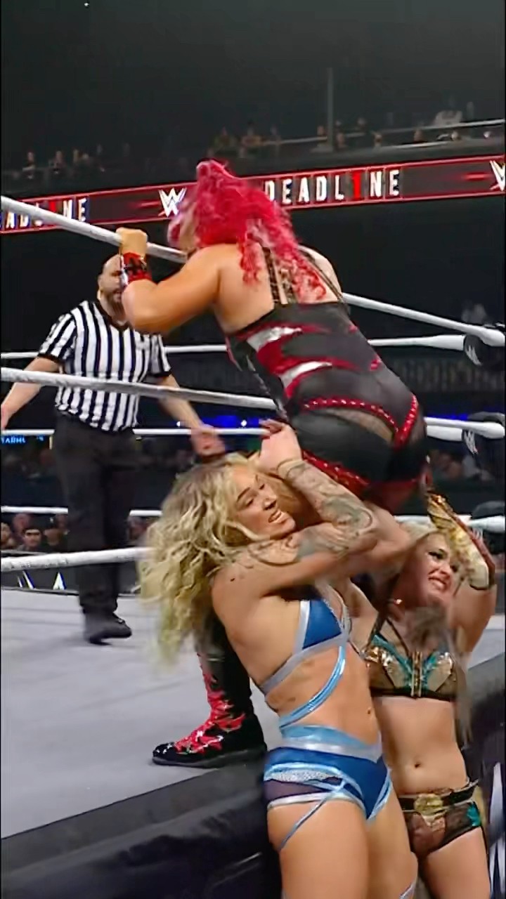 Now THAT'S teamwork! ? #WWEDeadline