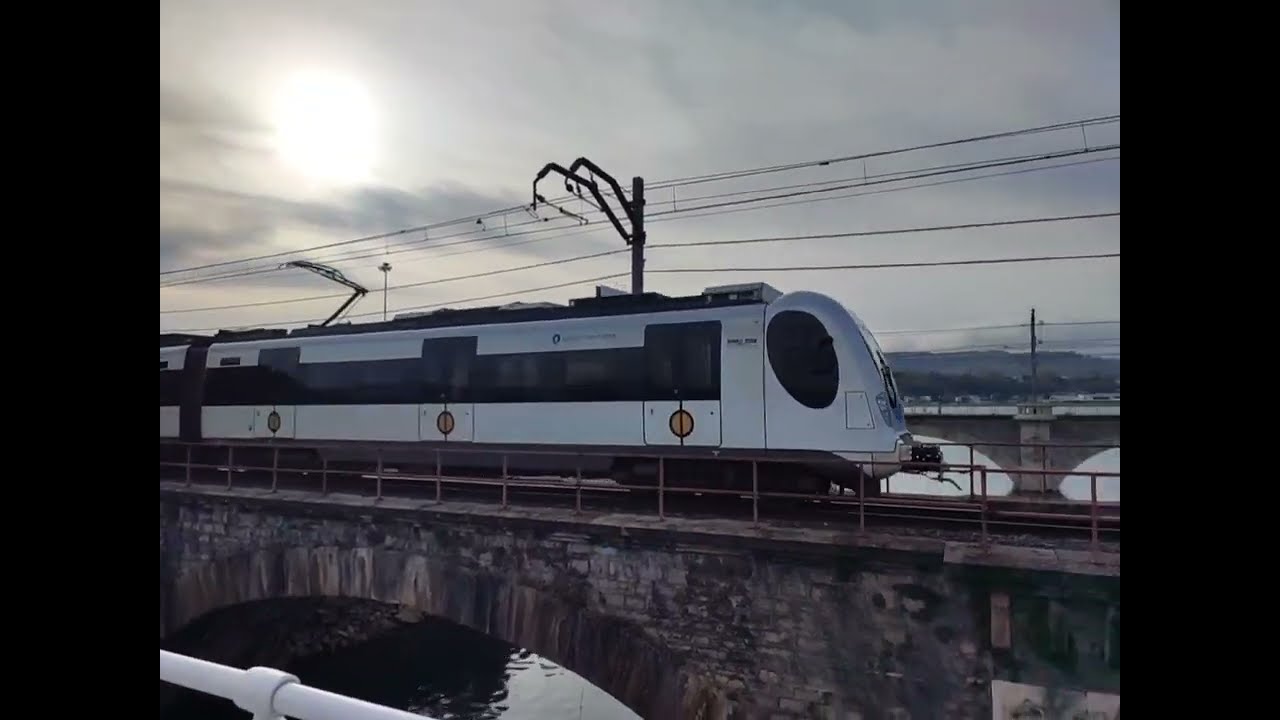 UT 900 de Euskotren: Cruce del Puente Internacional entre Irún y Hendaia
