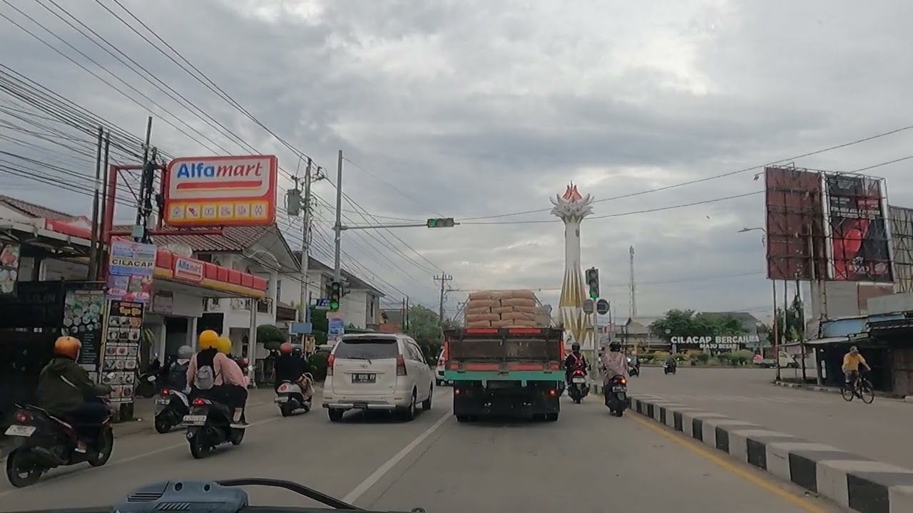 Menuju Blue Moon Cilacap Lewat Karang Kandri, Suasananya Bikin Betah