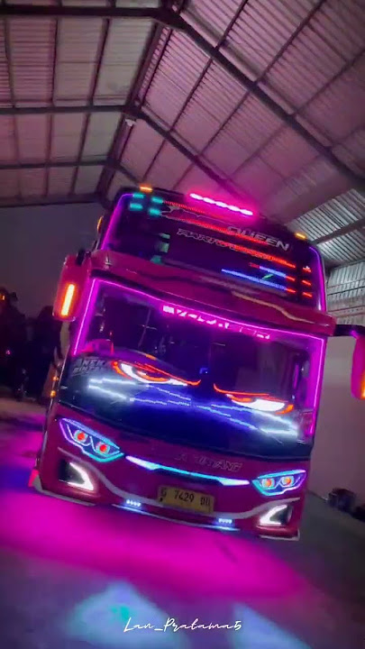 Cinematic Bus pariwisata trio aneka bintang