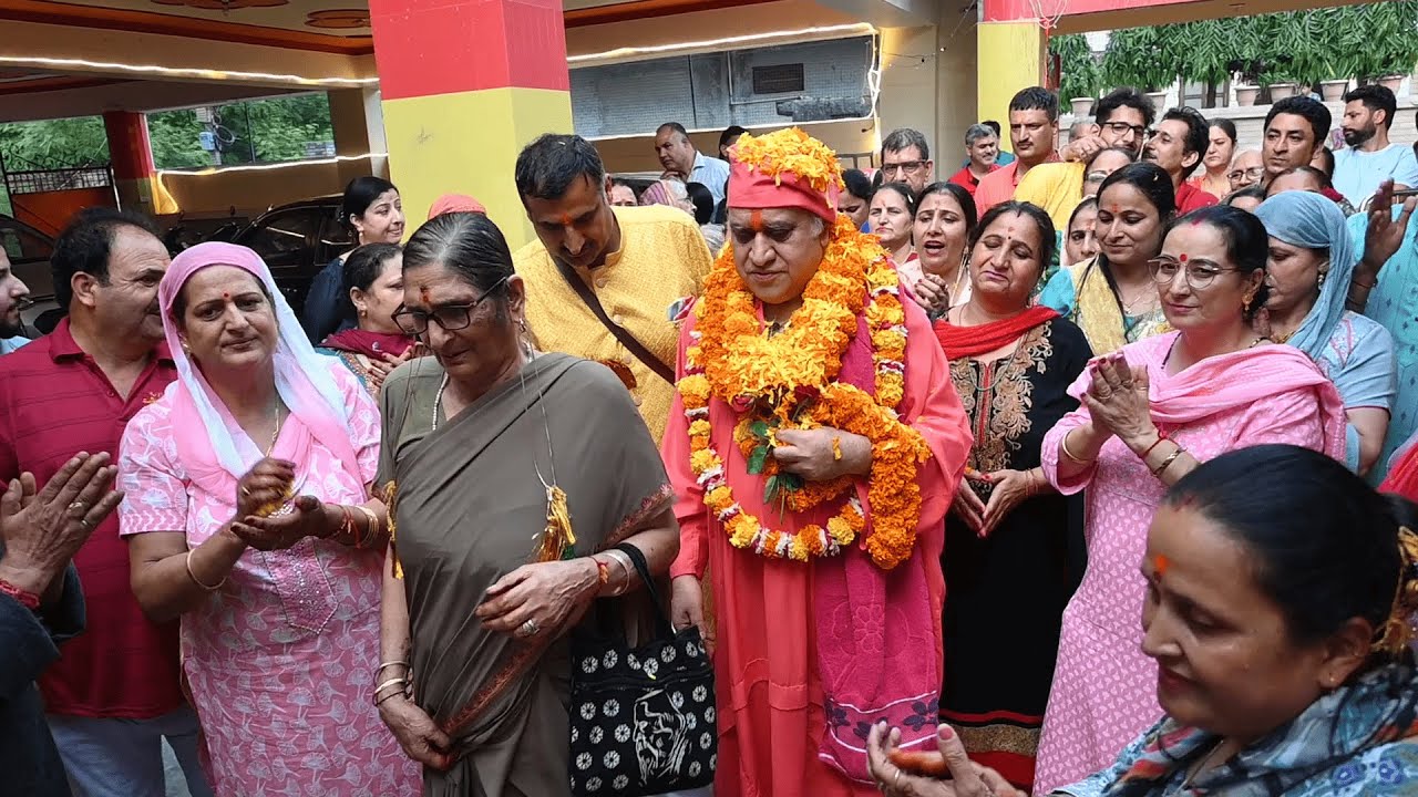Swami KumarJee Grand Entry at Kralbub Ashram Bantalab Mekhal Kashmiri Family Part:6(1080p)