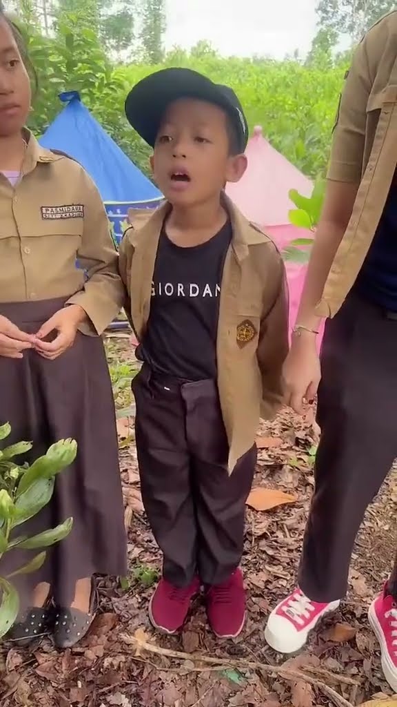 Vidio kocak dan gokil @nyaikembang1nyaikembang1 /ketika kemah di hutan?