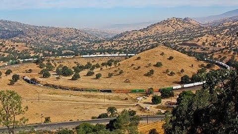 Union Pacific ZBRLC Works Around the Tehachapi Loop