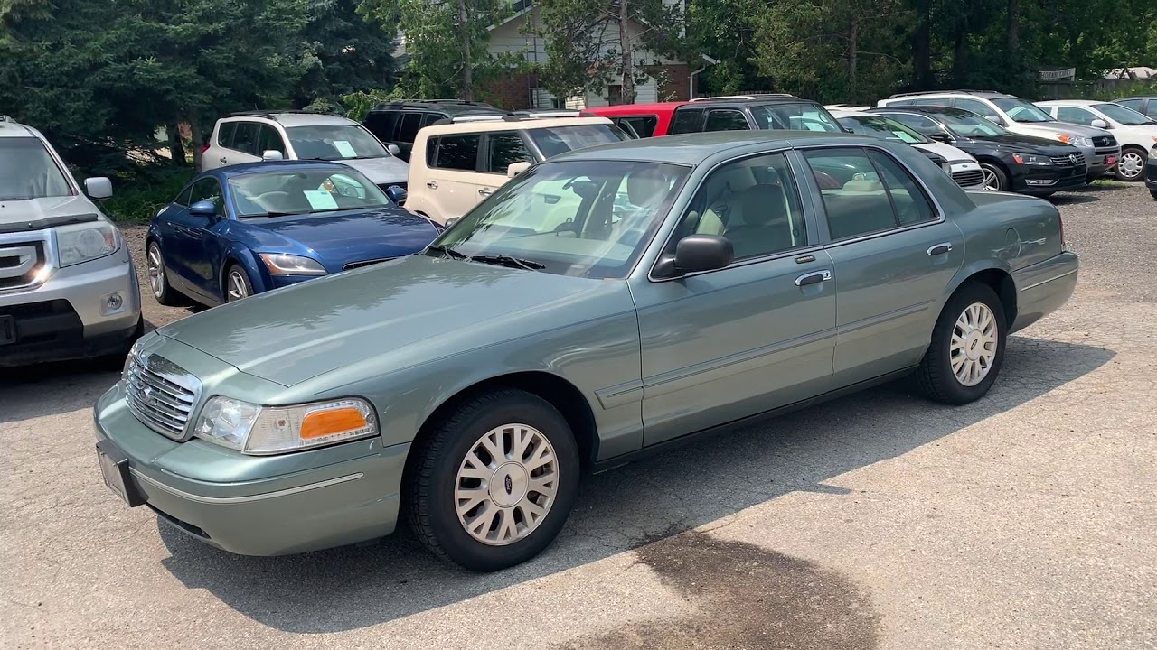 2005 Ford Crown Victoria LX super low miles