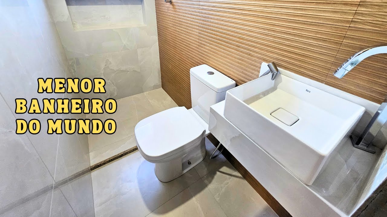 Pedreiro faz menor banheiro do Brasil e viraliza