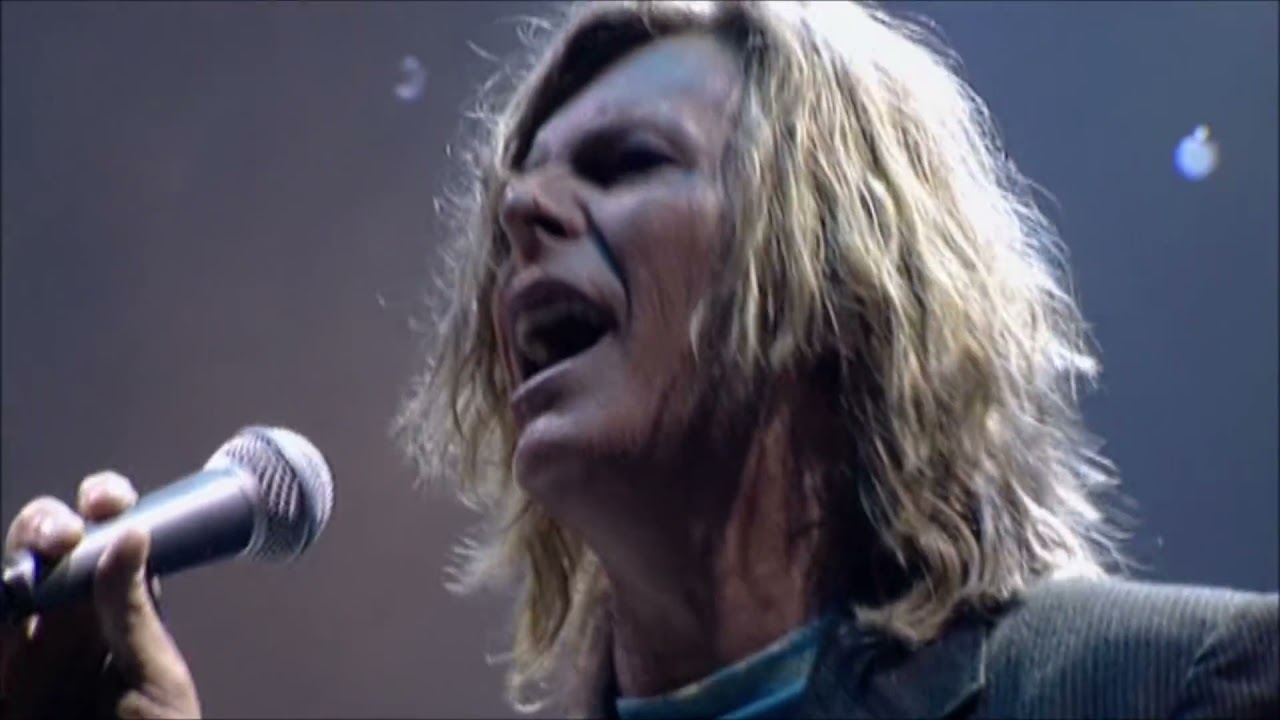 David Bowie - Station To Station - Live Glastonbury 2000 - YouTube