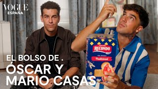 ¿Qué hay en el bolso de Mario y Óscar Casas? | VOGUE España