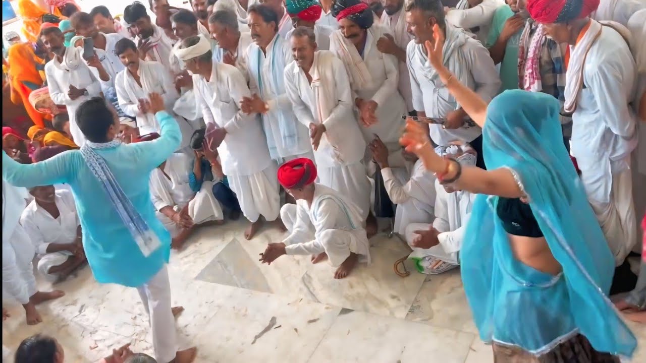 काई चाल छ री ढिल का मरोड़ा सु , सिंगर हनुमान जी चुराडा एण्ड पार्टी गीत देव धाम जोधपुरीया में डांस 