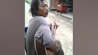 Street guitarist plays Wish You Were Here by Pink Floyd