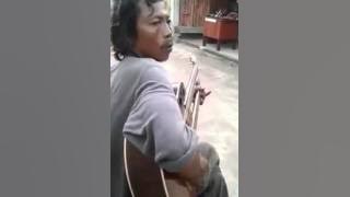 Street guitarist plays Wish You Were Here by Pink Floyd
