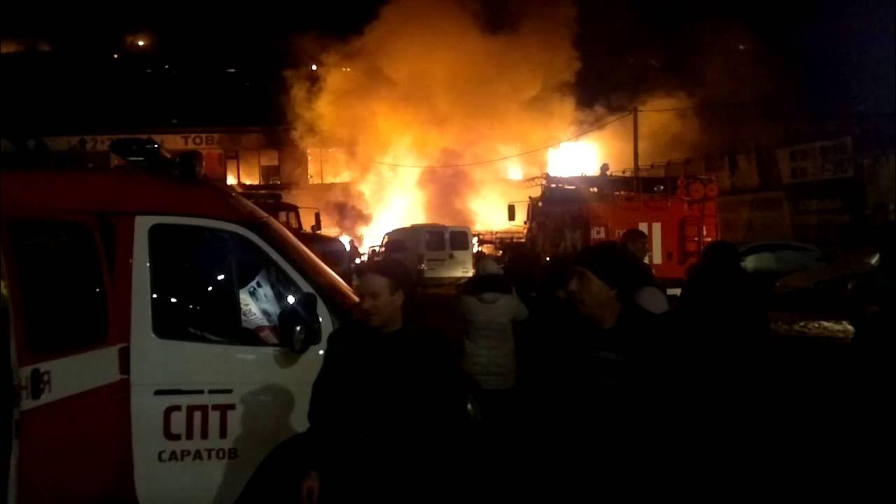 Пожар на площади сенной в нижнем новгороде. Дерево пожар. Сгоревший частный дом. Пожар на сенной нижний новгород. Человек огонь.