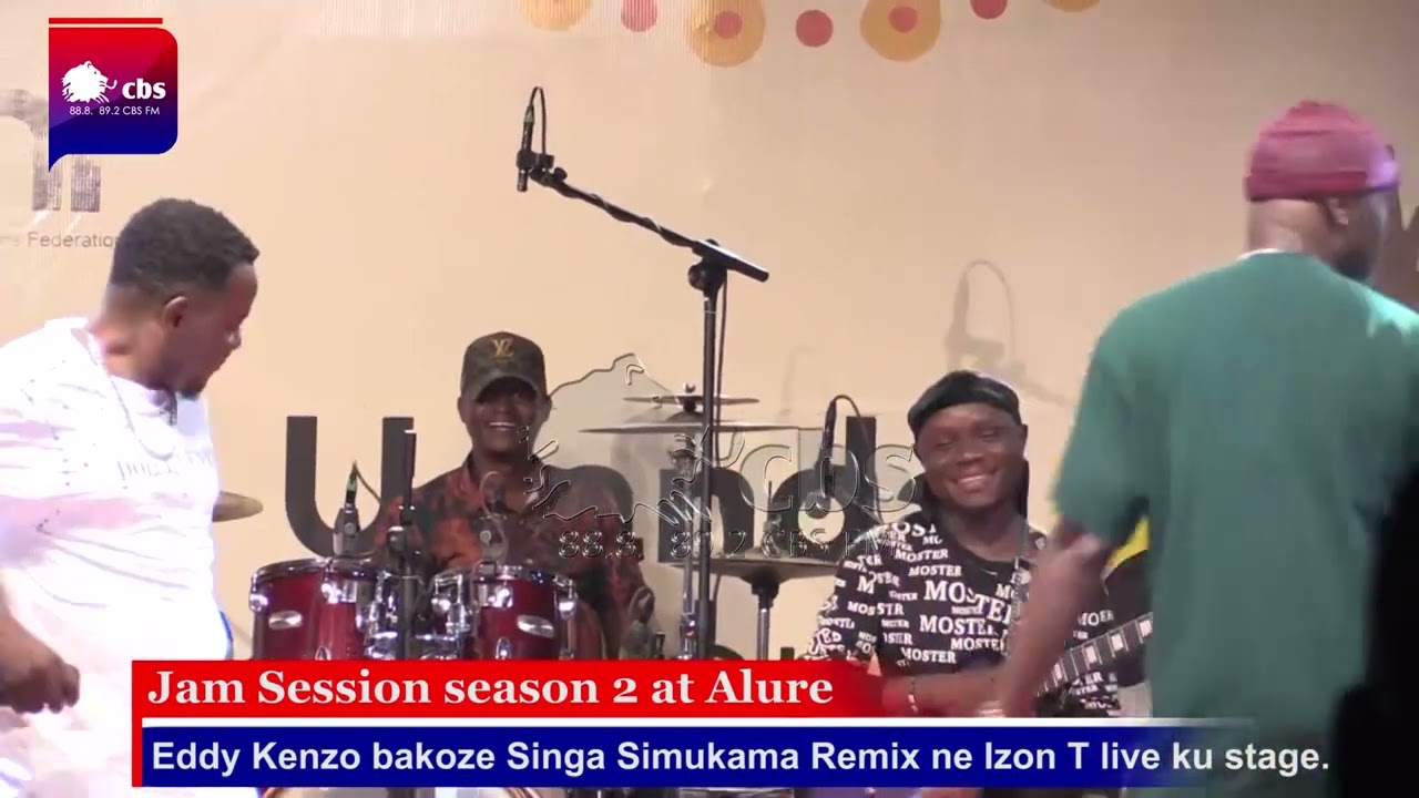 Eddy Kenzo bakoze Singa Simukama Remix ne Izon T live ku stage.