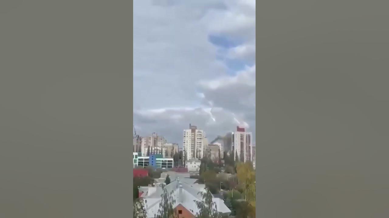 Сколько будут бомбить белгород. В Белгороде упала Российская ракета. Обломки ракеты в Белгороде. Упавшая ракета в Белгороде. Белгород разбомбили.
