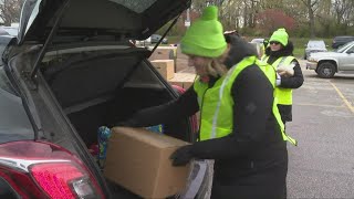 Thousands of Northeast Ohio families receive meals as Thanksgiving food prices rise