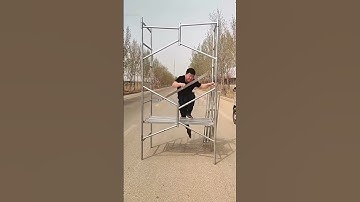 Giàn giáo gấp gọn có bánh xe di chuyển tiện lợi có thể ghép cao lên tới 4m