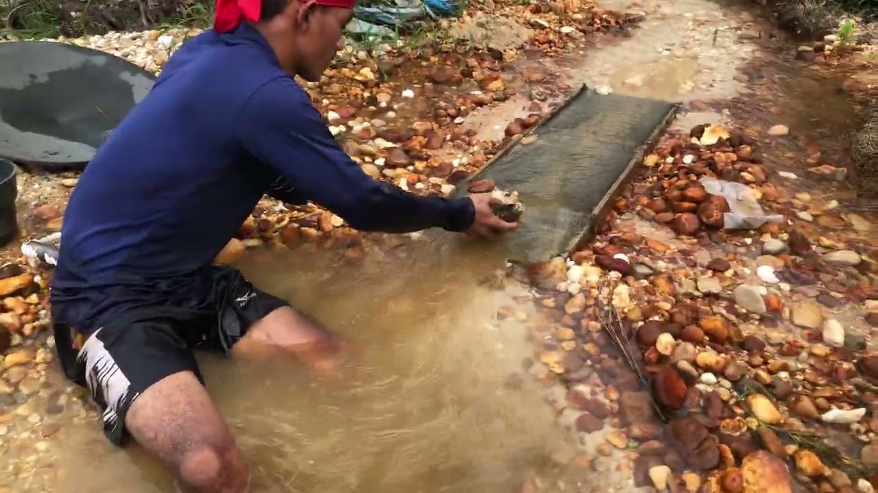 😱😱discovery of a gold hole at the bottom of a haunted river#gold #logammulia24karat #trending #viral
