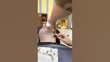 Cạo râu cho anh Tây.. 💇🏻‍♂️💈 #barbershop #beardtrimming #cắttócnam #hotshave