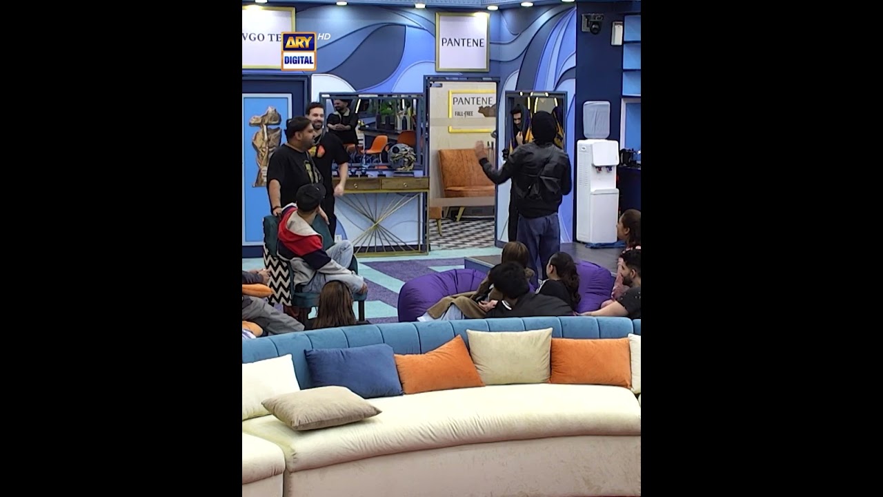 Aaye Haaye Kesa lag raha hon mein 🤣🤣 