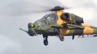 Atak Helikopterleri Zeybek eşliğinde gösteri yapıyor Resimi