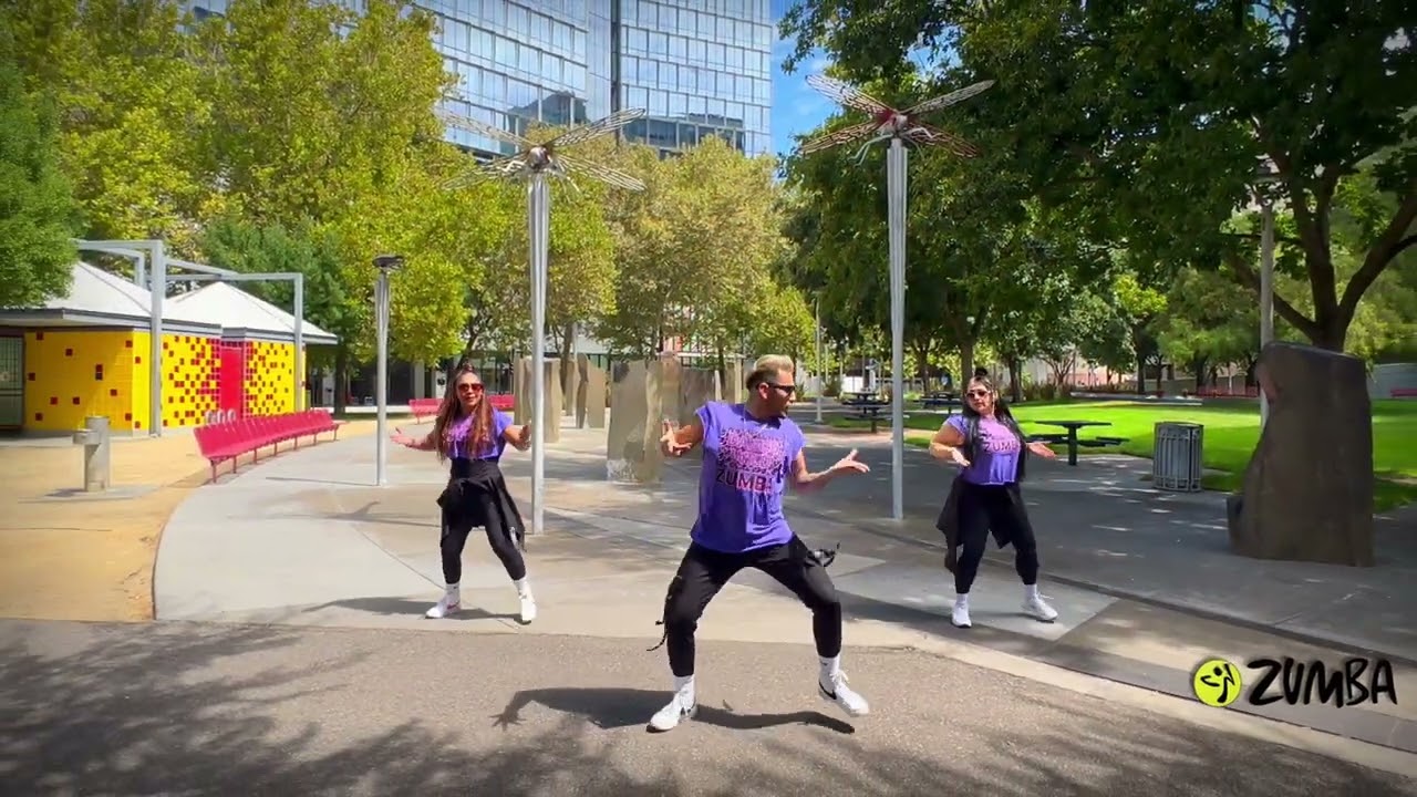 Tiene que ser Bailaoo - Cumbia 🕺🏻🔥 #zumbachoreos 🕺🏻 #zumbainstructor ❤️‍🔥 #zumba ❤️ #cumbia 💃 #dance
