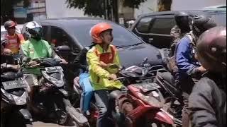 AKSI POLISI JOGET DI LAMPU MERAH || VIRAK TIK TOK