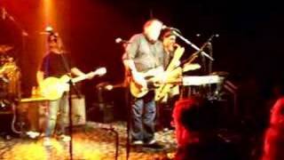 Watch Los Lobos Shoot Out The Lights video