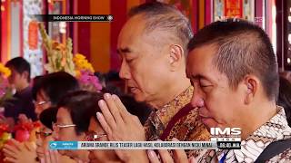 Ratusan Bhiksu Berkelana Menerima Derma