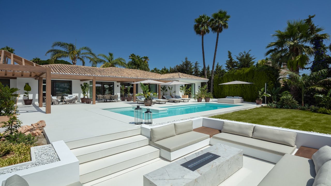 Exquisite Villa with Open Views in Marbella | €4.250.000 | Marbella Hills Homes Real Estate.