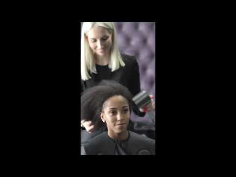 Видео: 4 способа выпрямить волосы афроамериканца