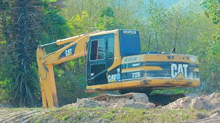 Method Long Reach Excavator Dredging Canal - Dump Truck and Excavator