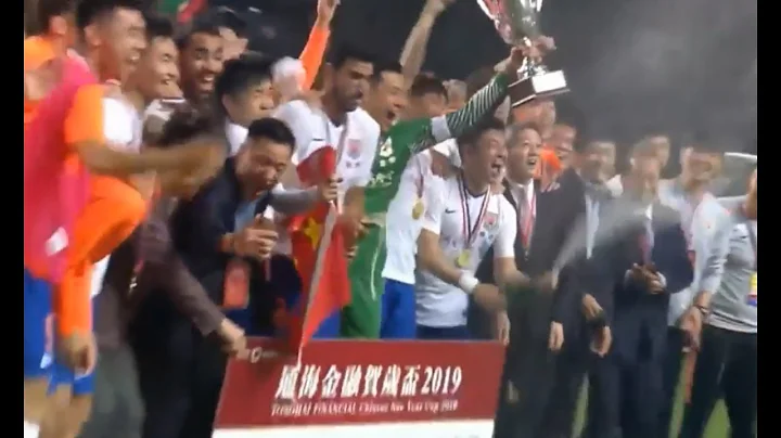 2019贺岁杯山东鲁能夺冠 王大雷霸气单手举杯（高清版） - 天天要闻