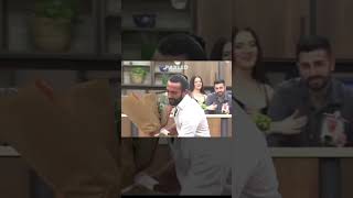 Erhanin Aldiği Hedi̇yeyi̇ Alkişlayan Sonra Sedati Dürten Eli̇f Yoklamasi