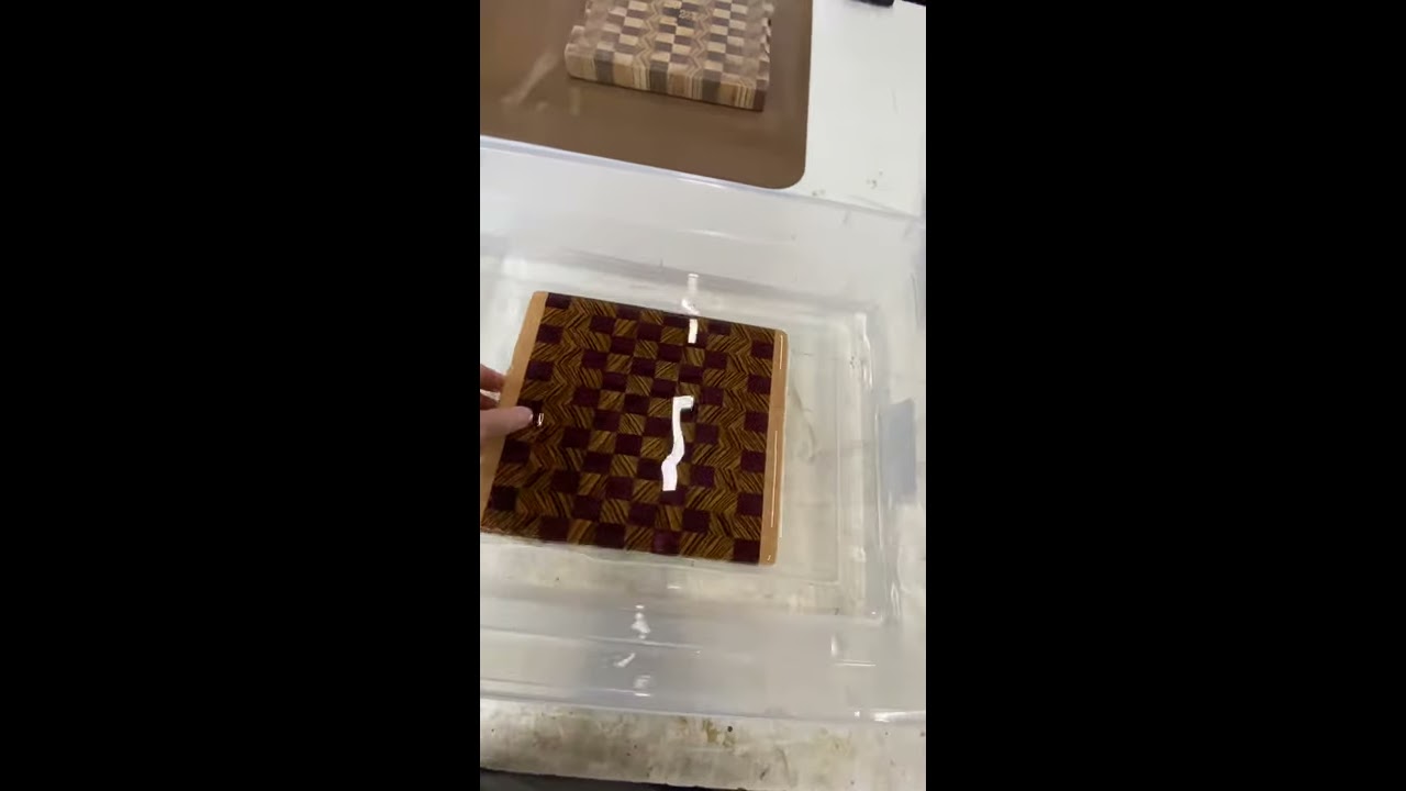 Cutting board take an oil bath - YouTube