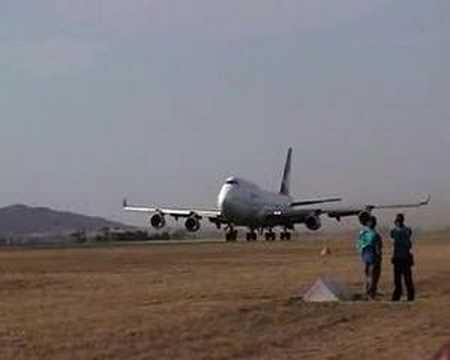 Qantas Boeing 747-400 Take-off