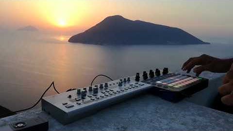 Roland TB03 Novation Circuit: Techno Roulette no .4 (KUSH)