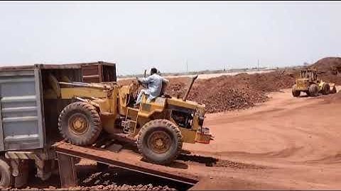 Caterpillar 910 Wheel Loader  hiran container loading bin qasim dabagi karachi