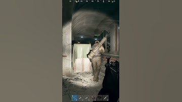 Переносил лут, а тут мы #rust #раст #rustmoments #rustpvp #rustclips #rustshorts #shorts #растпвп