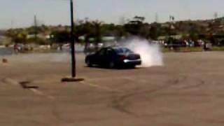 Mercedes E55 Amg doing donuts.wmv