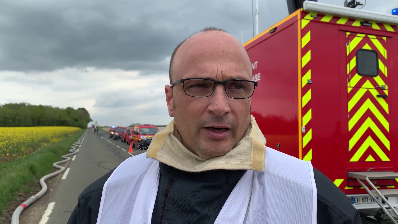 Un camion transportant du carburant prend feu à Breteuil (Oise)