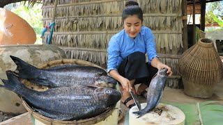 Countryside Life TV : Easy and yummy black fishes cooking / Deep fried and fish soup recipes