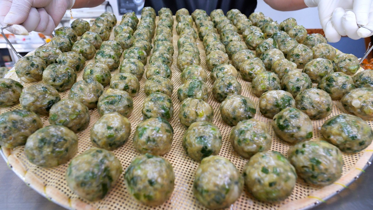 В день распродается 4000 единиц! Пельмени-снежки, приготовленные путем раскатывания их, как снега.