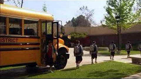 Weeds Intro - Season 2 Episode 9 - Tim DeLaughter
