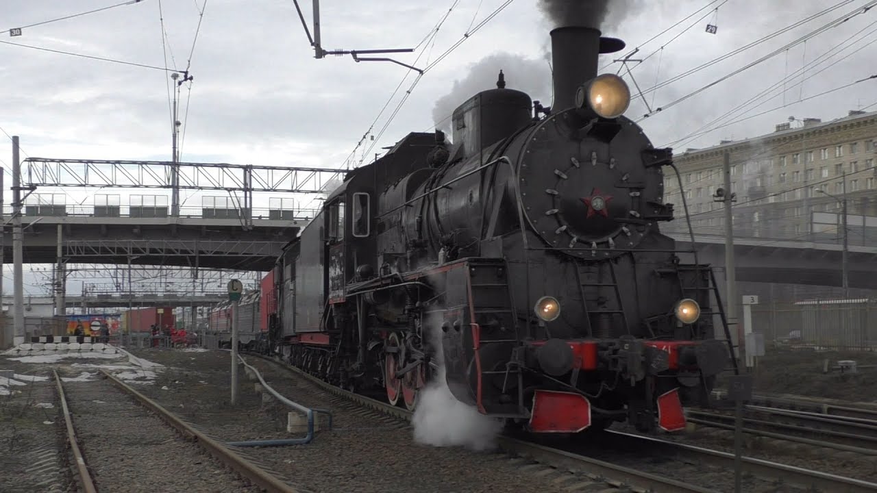 Паровозы Эр и Эу на станции 