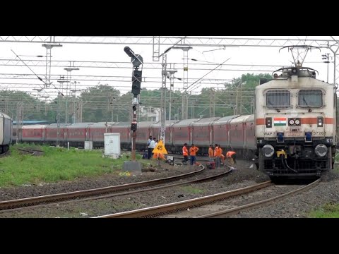 Outstanding Express Train Videos At Over 90 Degree Sharp Curves In Monsoon - CR Rajdhani, Kashi Etc