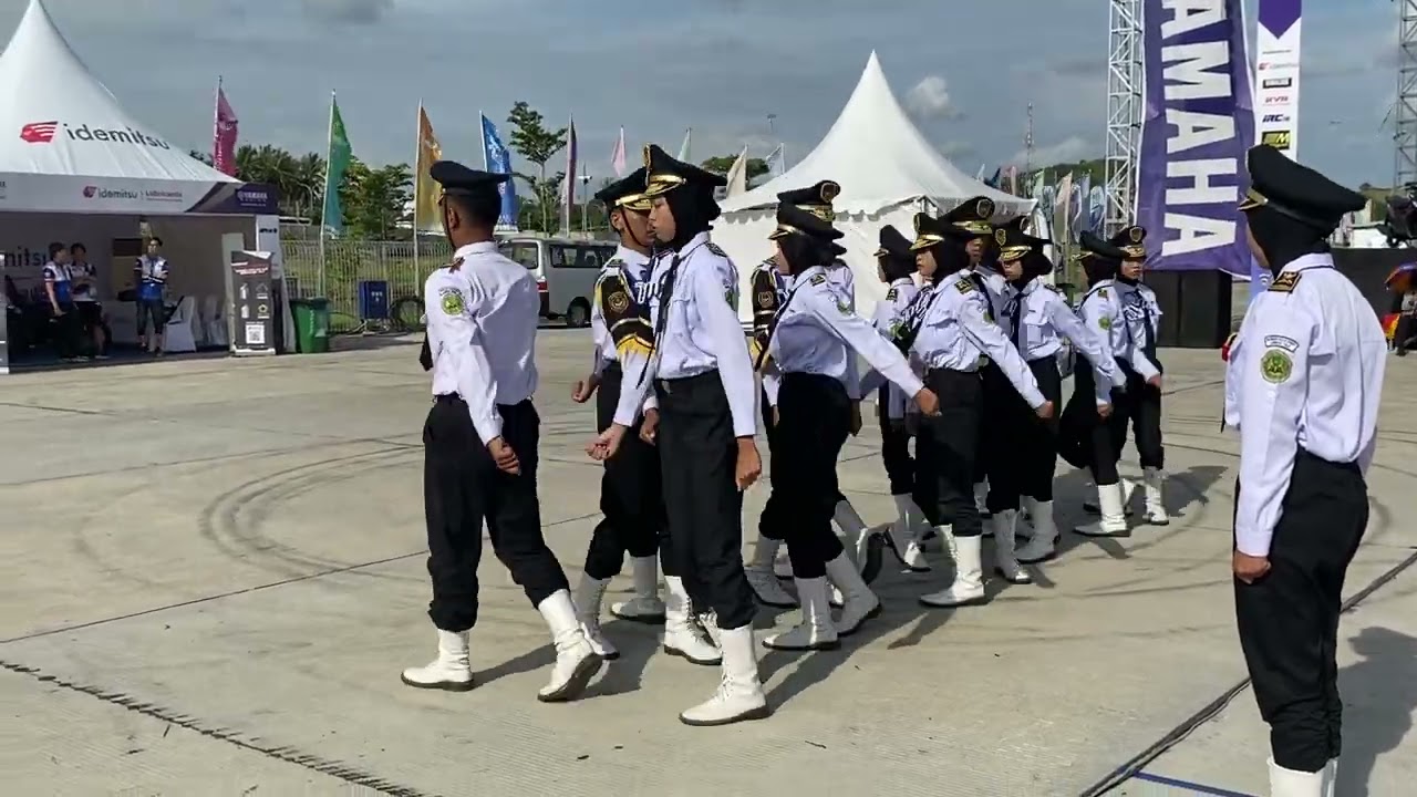 Tampilan Tim Paskib A MAN 1 LOTIM Peraih Juara 3 LKBB Paskib Sirkuit Mandalika