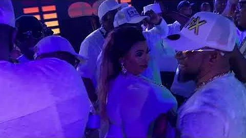 OKANLOMO ADESHINA DASHES K1 DE ULTIMATE ONE MILLION NAIRA CASH ON STAGE