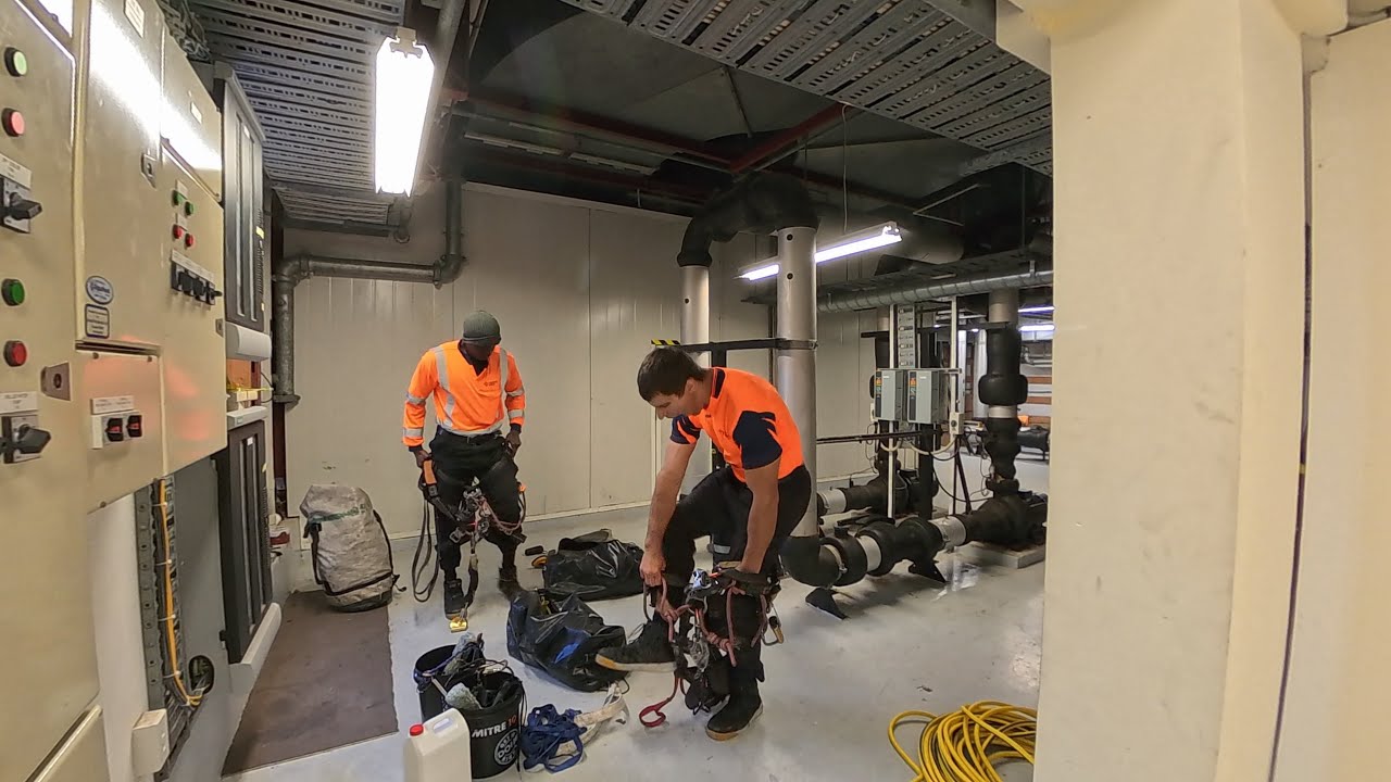 Abseiling one of the tallest buildings in Wellington New Zealand 🇳🇿 Must watch the full clip 
