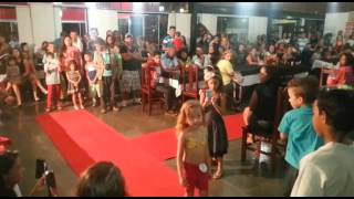 Desfile Das Meninas