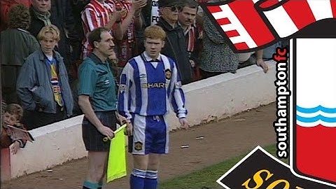 Half-time kit change! | FLASHBACK: Southampton 3-1 Manchester United (13th April 1996)